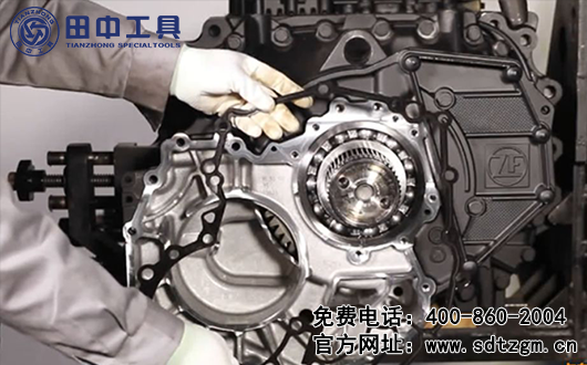 ZF12档变速箱外围件拆卸