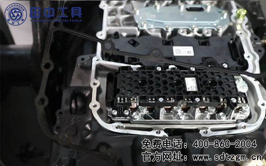 ZF12档变速箱外围件拆卸